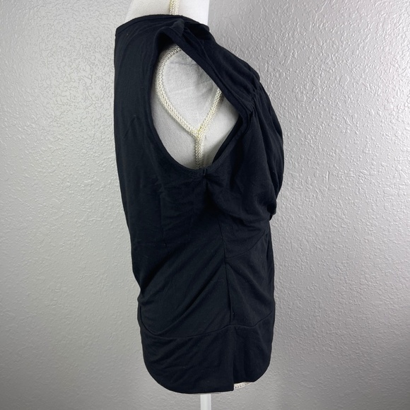 Black top‎ with metal detail - Picture 6 of 9